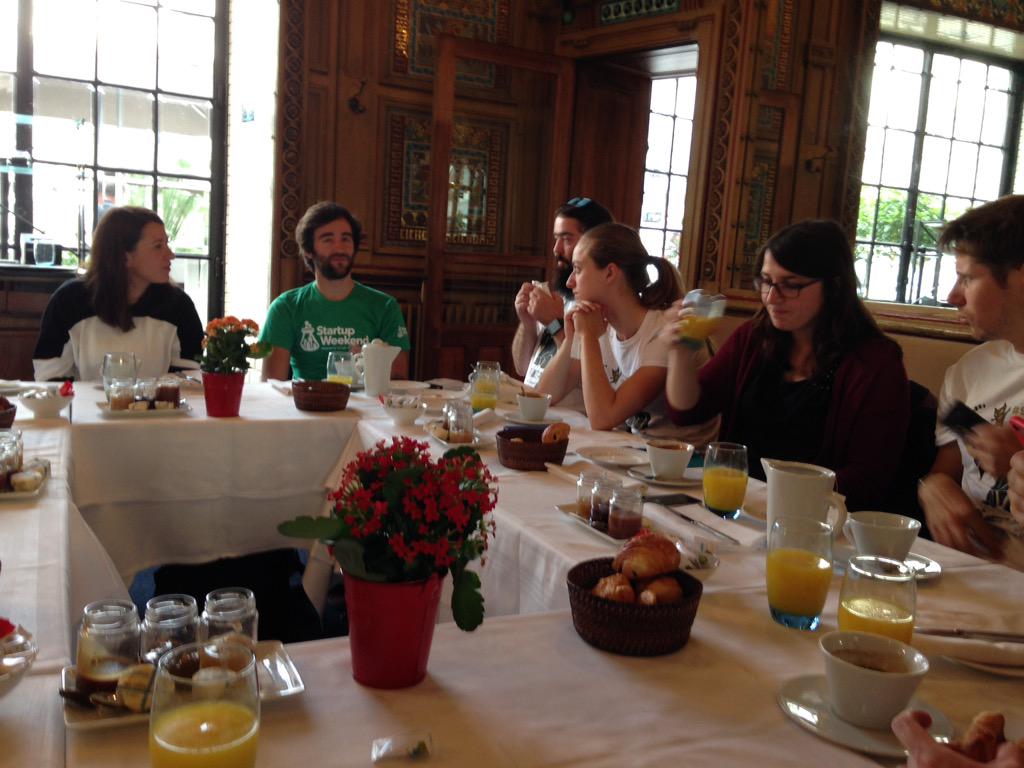 meddak's tweet photo. #UPSummitFr #SWMafia petit déjeuner à la cigale #Nantes http://t.co/ILHwluBR2J