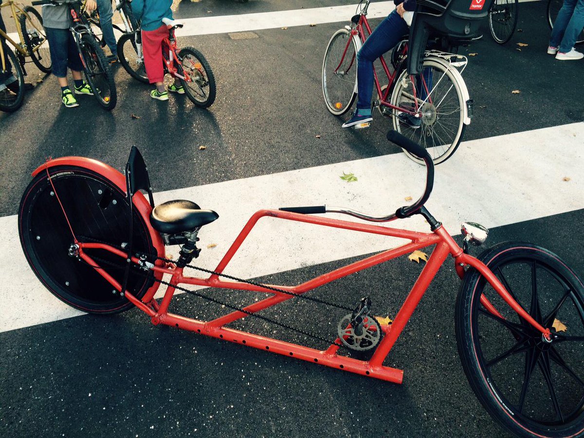 Servane_Rennes's tweet photo. Vu hier sur le mail ร Rennes un #VSNI : vรฉlo au style non identifiรฉ! #รงacestRennes Cc @mobilacteurs @LaPetiteRennes http://t.co/KStt2H1uRE