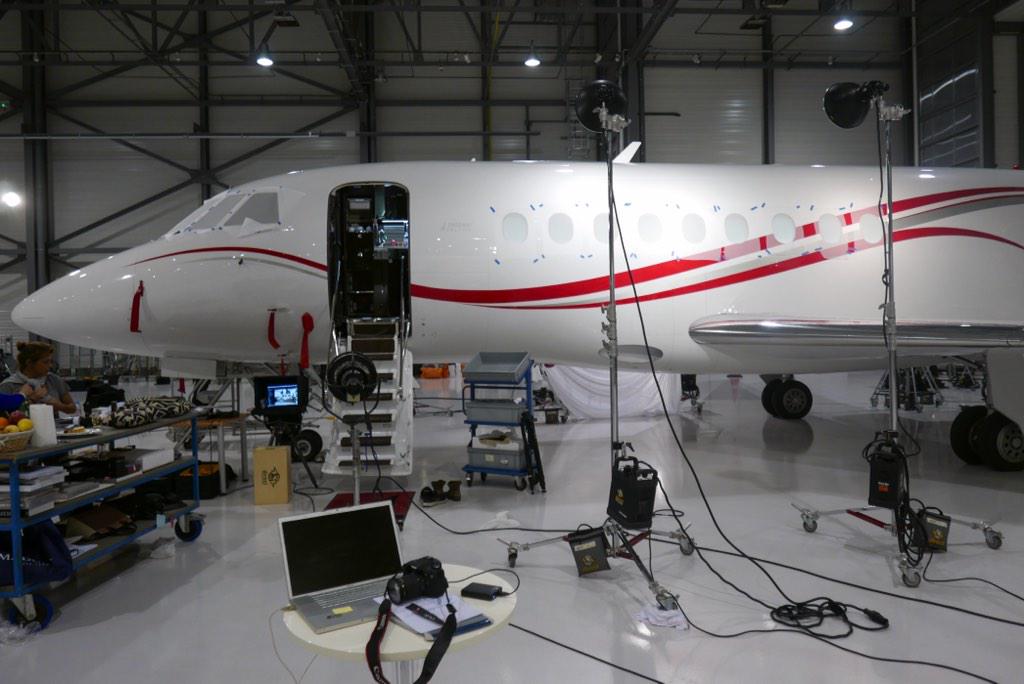 DassaultFalcon's tweet image. ...A backstage pass to our new Falcon 2000LXS cabin interior photo shoot at Le Bourget airport #bizav