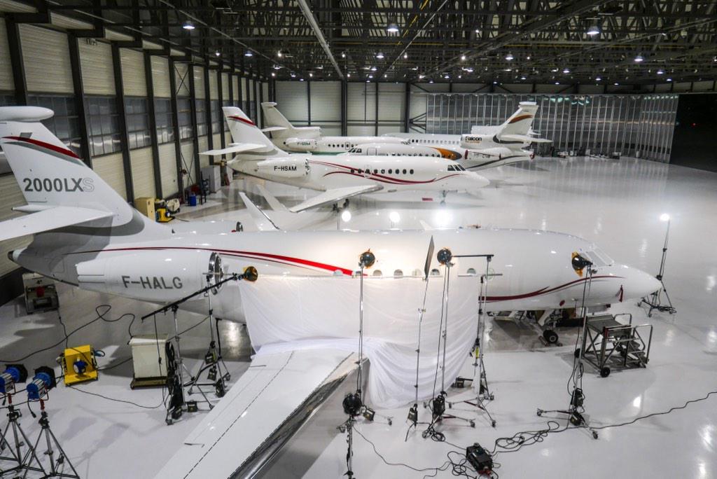 DassaultFalcon's tweet image. ...A backstage pass to our new Falcon 2000LXS cabin interior photo shoot at Le Bourget airport #bizav