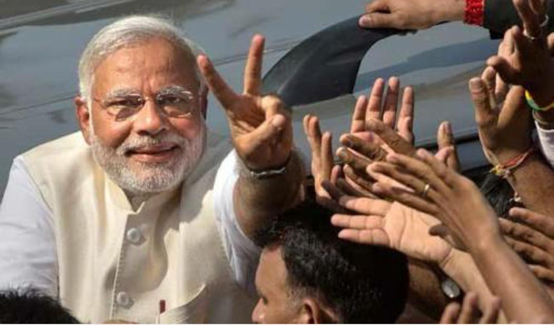 KyaUkhaadLega's tweet image. When you are at a chaat stall in a wedding shouting &quot;Bhaiyya 2 plate tikki mere liye bhi&quot;...