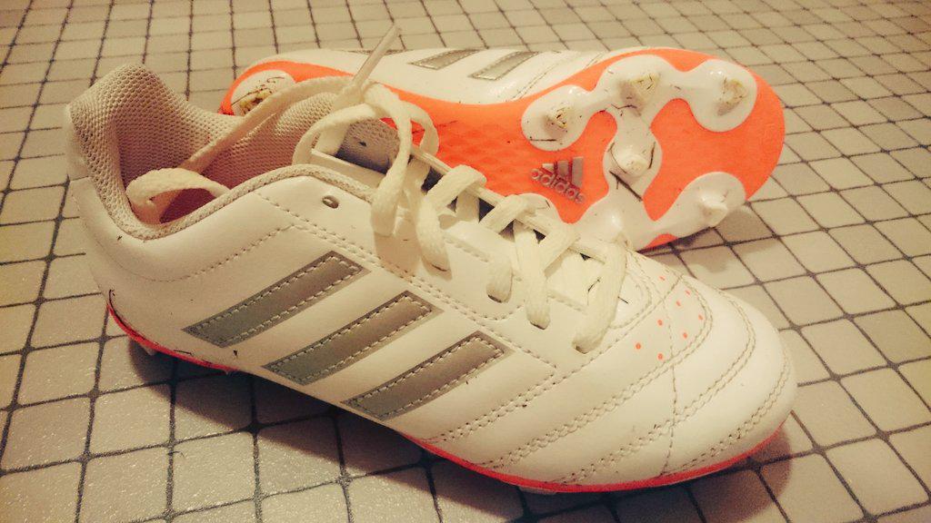 lisa_d_wickens's tweet photo. My little girl got into the girls school football team #proud #firstboots #adidas #football #sport #nextstopEngland http://t.co/gM2OfRnNFb