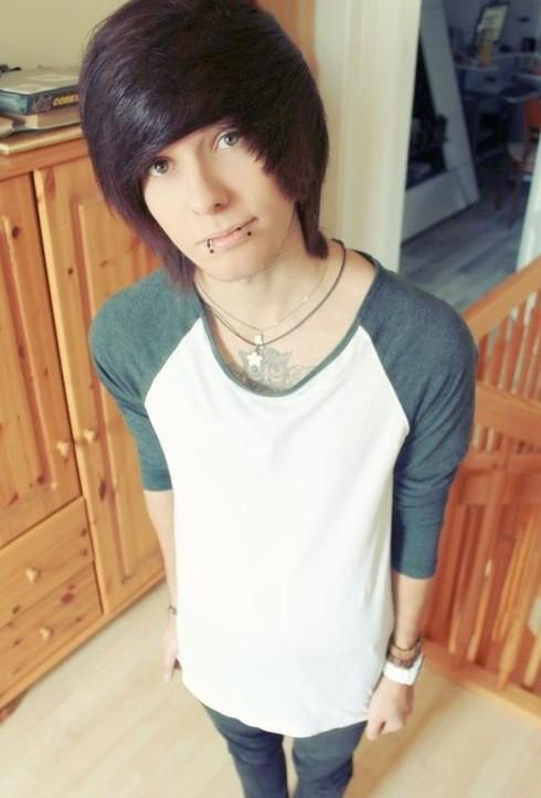 EmoBlakie's tweet image. Newwww rt please?