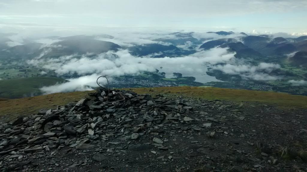Ste2012h's tweet image. #SliddawLarlFella right now,#LiveNdirect @keswickuk @YHAKeswick Next stop #Skiddaw Slight wind &amp;amp; nippy