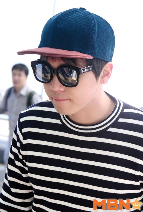 OnlyHonggiTH's tweet photo. [DOWNLOAD] 150918 Honggi @ Incheon International Airport 52P: https://t.co/GrsUngKClG http://t.co/kyMwzDpQyX