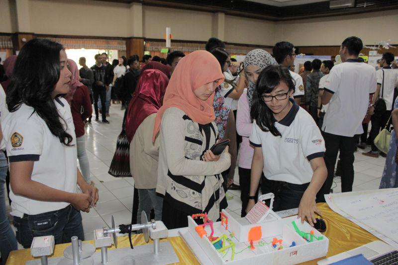 Kolaborasi Mahasiswa UMM-Politeknik Singapura Tingkatkan Produksi UKM goo.gl/bJakOt #UMMnews