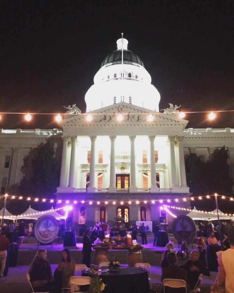 iamlycarock's tweet image. @SacFarm2Fork Legends of Wine event! @queueapp was 🙌
#sacramentoproud