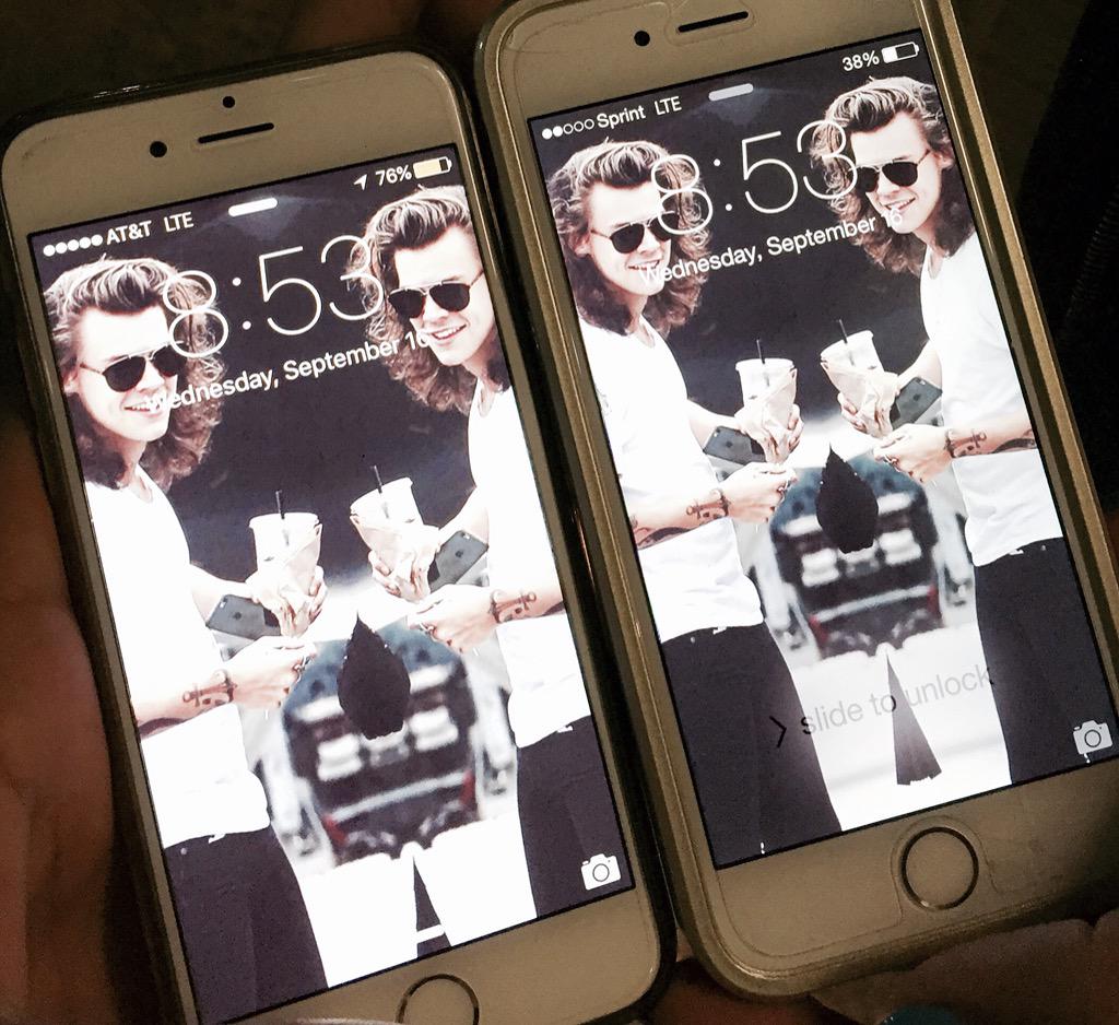 allthelove94xo's tweet photo. Actual Friendship Goalsππ #matchingbackgrounds #EMABiggestFans1D #OneDirection http://t.co/HJZvqr1vxN