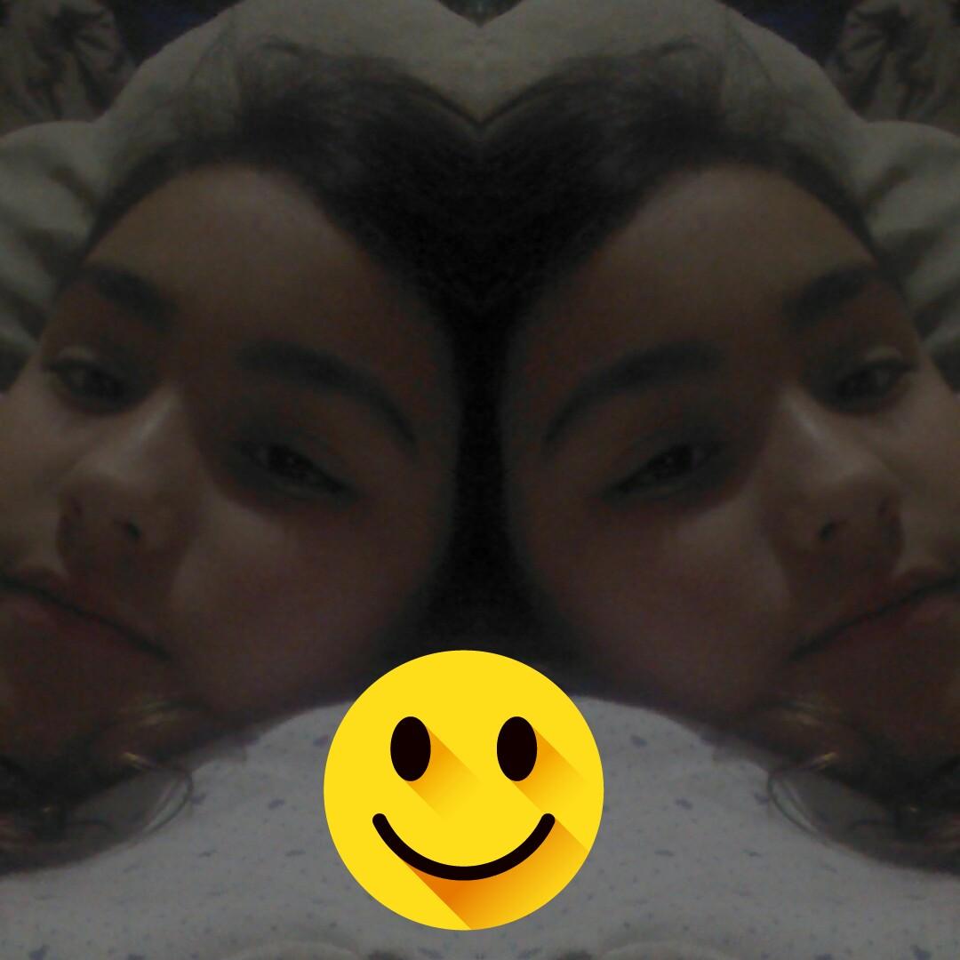 vikymorocha1's tweet photo. Con mi hermana gemela jajajajaja http://t.co/ZmE8GM8l68