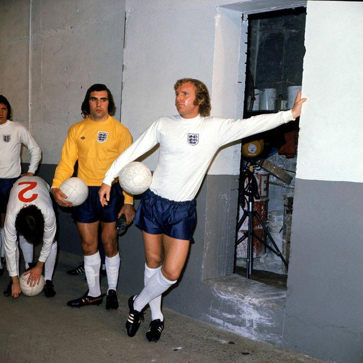 Peter Shilton born today 1949 125 caps for England 
Happy Birthday to Englands greatest goalie  