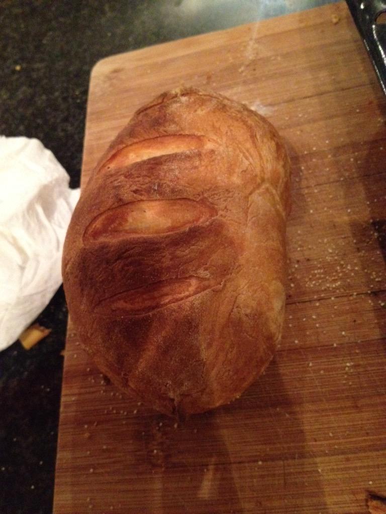 MunchZA's tweet photo. 6am leftover pizza bun http://t.co/jR6Ta5IYrt