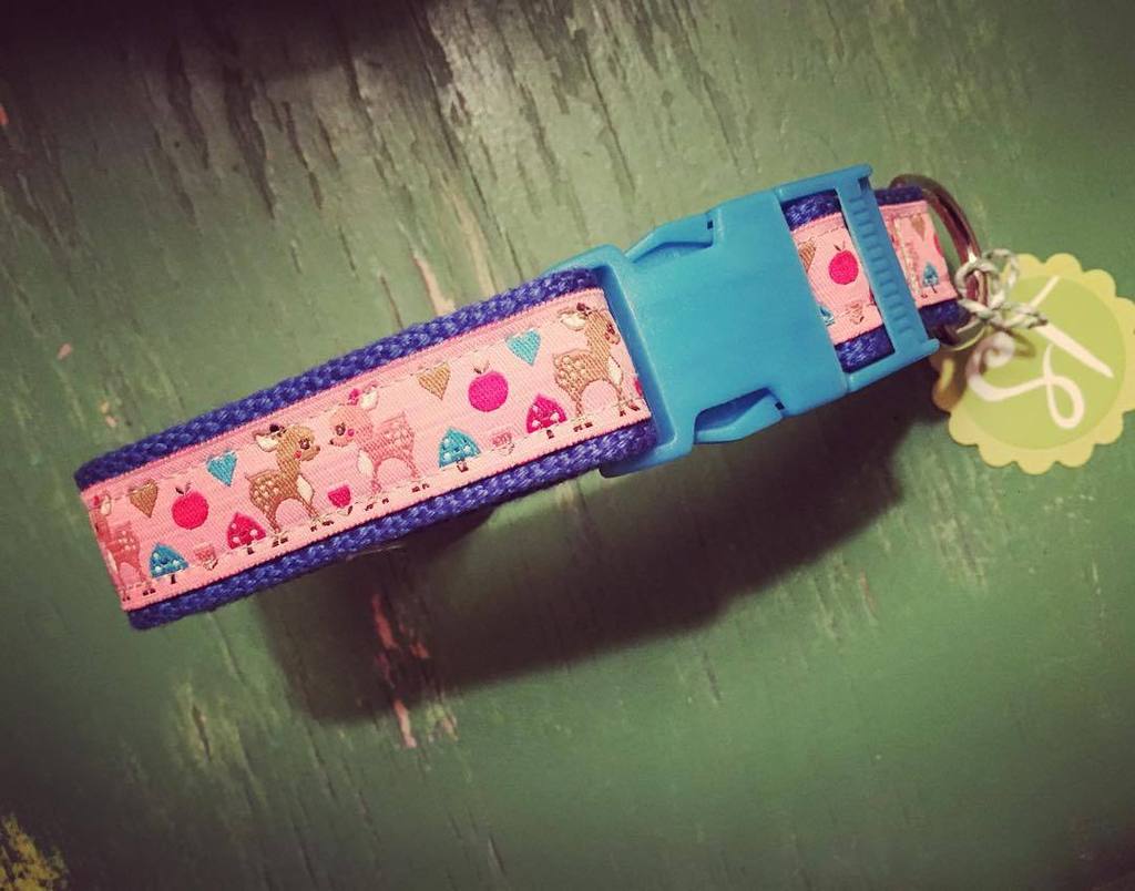 smashingthreads's tweet photo. Deer & Mushroom dog collar. ๐ถ #dog #collar #smashingthreads #deer #mushroom #Memphis #handโฆ http://t.co/srDJLkEVgZ http://t.co/vjn6XZcw0n