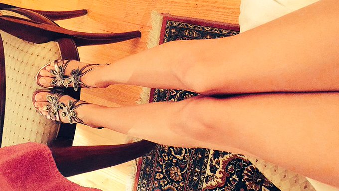 I love feet 💕😛 http://t.co/2QZxzUk1Bw