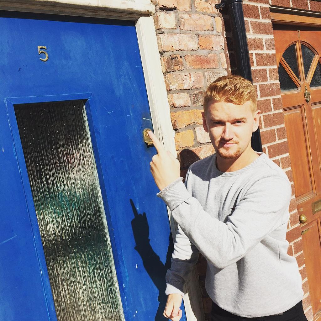 itvcorrie's tweet photo. Did you know that there are only 5 days left until #CorrieLive!? #wed23sept #DontPanic #MikeyNorth #FridayFeeling http://t.co/fFSoXEiQUq