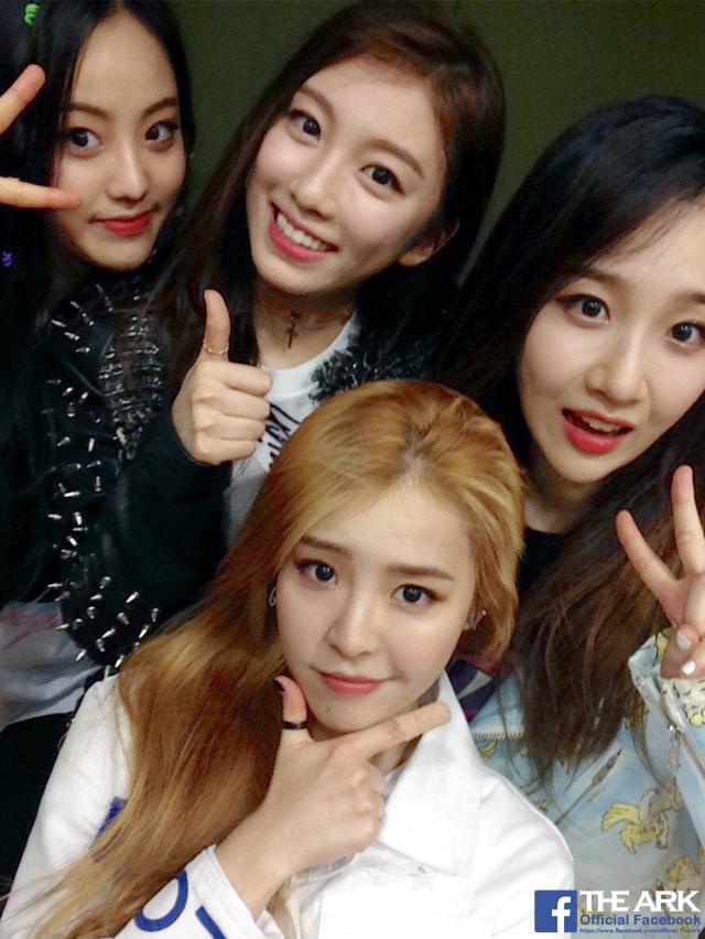 theark_indo's tweet photo. [#디아크/Facebook]
2015 Asia Music Network 비하인드 컷 Upload
https://t.co/0olAaZNqvG  

#본의아닌_셀카방출 http://t.co/3pb5EAvjob