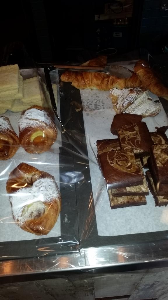 CanaldeliW10's tweet photo. Which one of these delights will our customers b having with their #climpson&son #coffee #fridayfeeling #NottingHill http://t.co/DkmiQhHORc