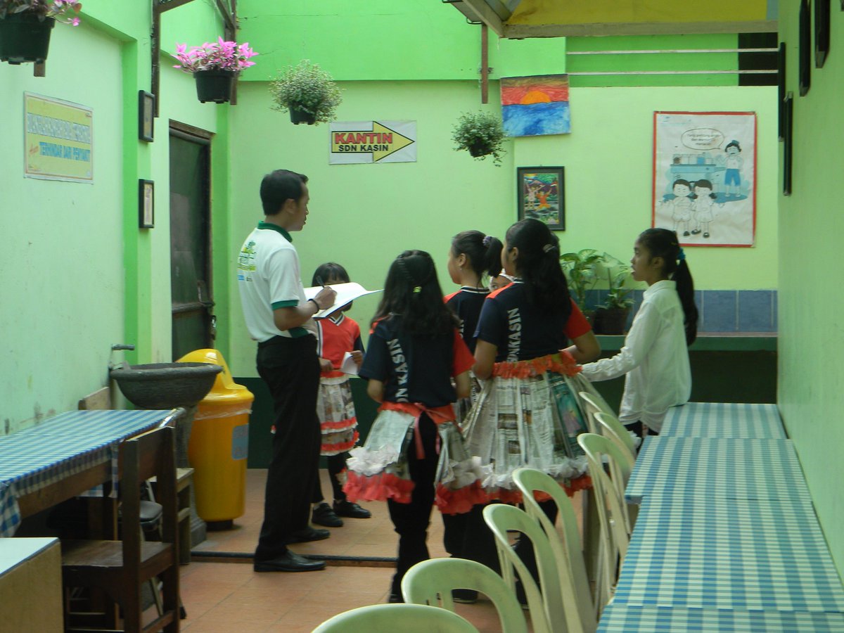 <a href="/GreenSchoolFest/">GreenSchoolFestival</a> Suasana Penjurian GSF di SDN Kasin. Yang penting kami sudah berusaha. :)