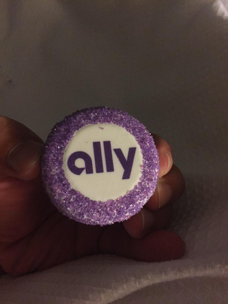 JasonVitug's tweet image. I just totally had my after 2am snack. @AllyBank #FinCon15 #yummy
