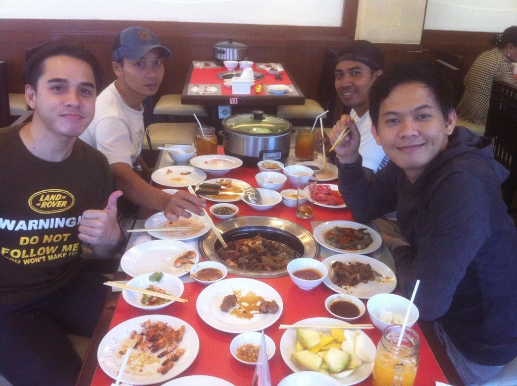 stokhorst's tweet photo. Selamat makan siang.. http://t.co/mYEJ81k4RG