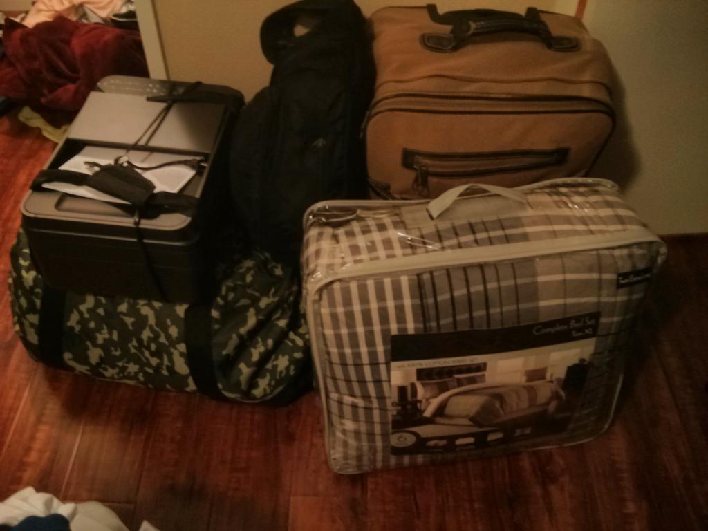 Sage_Paladin's tweet image. When 2 trips is too many.. 
(Printer strapped to duffle bag and ironing board shoved into luggage) #1Trip #JerryBuilt