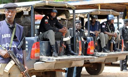 Drwarriconnect's tweet photo. Policeman shoots woman to death, injures husband in Lagos
http://t.co/1tSQS7qK2D
@Gidi_Traffic @PoliceNG http://t.co/4JxS6dLTp6