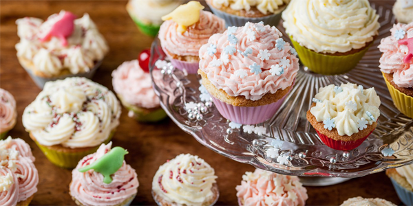 RussDeacon's tweet photo. #FridayBakeOff fairy #cakes are always the way forward! Try the recipe here: http://t.co/s7vf5hW1YI @UKBusinessRT http://t.co/q9PdZbicg4