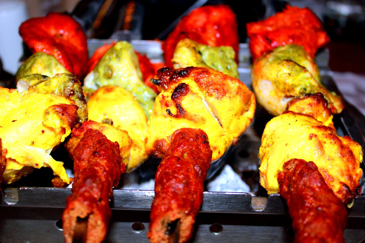 LaurasWorldza's tweet photo. Melt-in-your-mouth Indian food - Thank you Yaz #ChickenTikka #TandoorPahadiTikka #ReshmiKebabs #Thava http://t.co/nGeJO6Mdd7