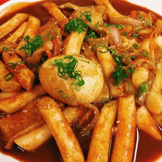 yelphawaii's tweet photo. Anyone for a late night #dukbokki run? #BackAlleyCafe is there for all of your late night … http://t.co/uHJkCLaVcT http://t.co/GWABluhtzV
