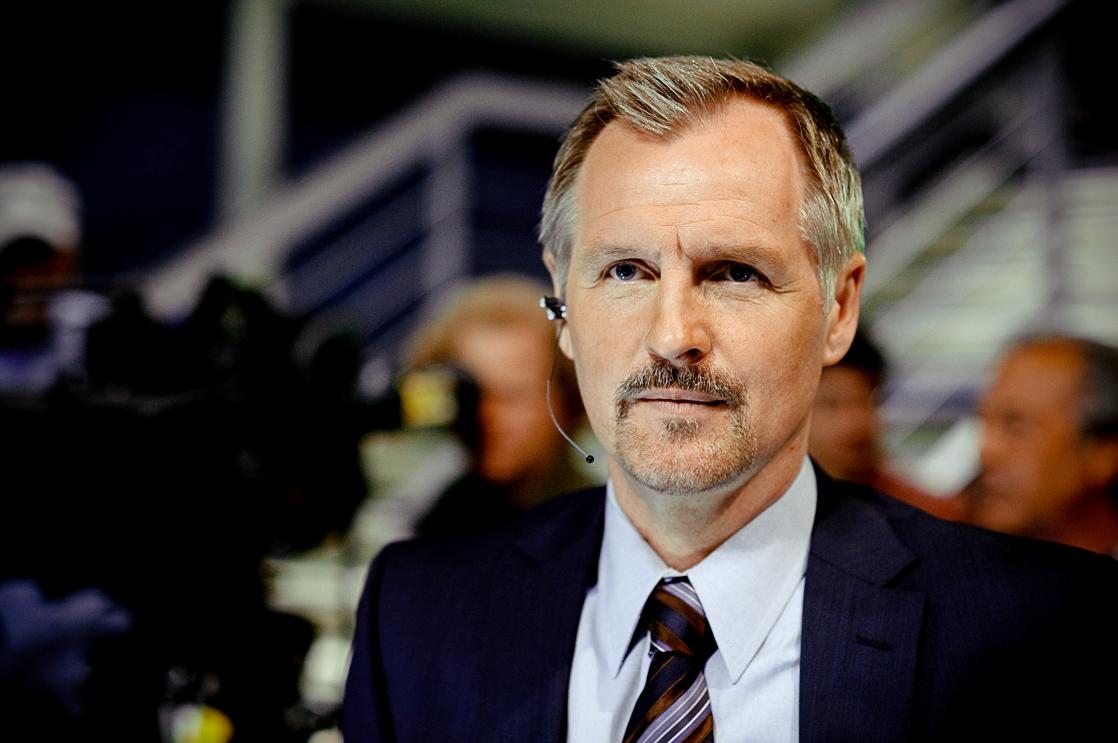 Happy Birthday to Papa Grey    Whising you a wonderful day   