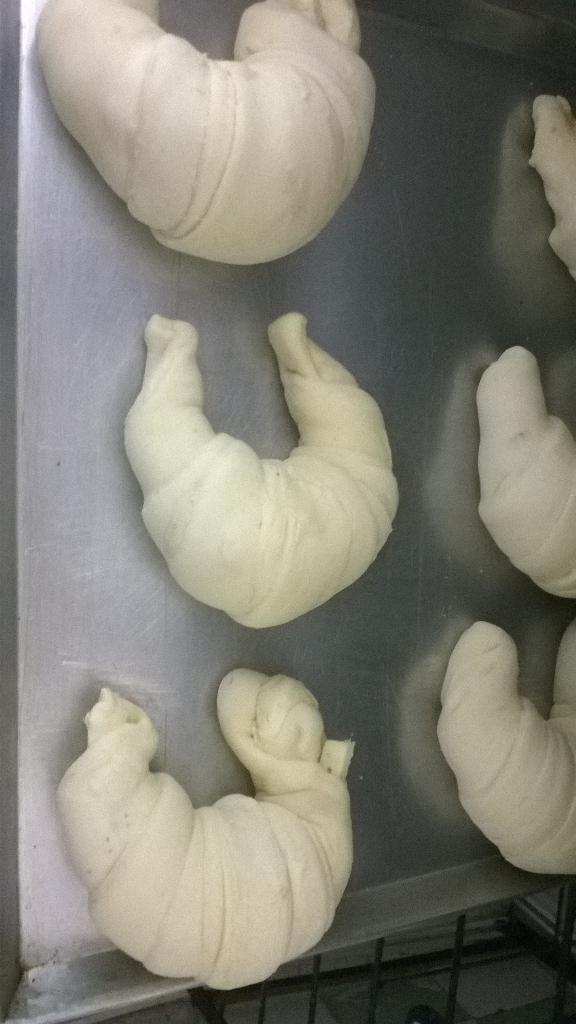 DeliPan_2001's tweet photo. Croissant en etapa de fermentacion y crecimiento. http://t.co/qJOTr0f8Rh
