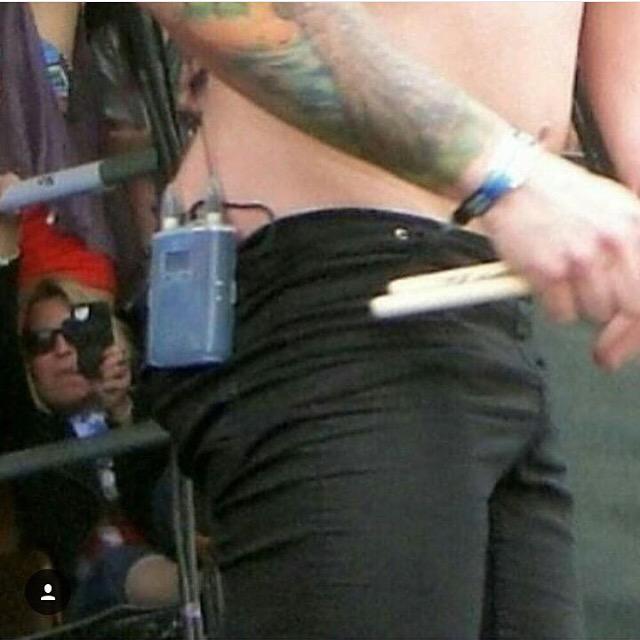 headcasess's tweet photo. Josh duns butt 😂 http://t.co/nBWgnrckLd