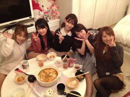 mariy05261's tweet photo. なにこれww
AKBメンバーの処女率とかいうのが怖すぎる。わら
→http://t.co/yttugdxuNc

意外な人が処女だった！！！w
０%の人かわいそう。 http://t.co/WSDlXYDEda