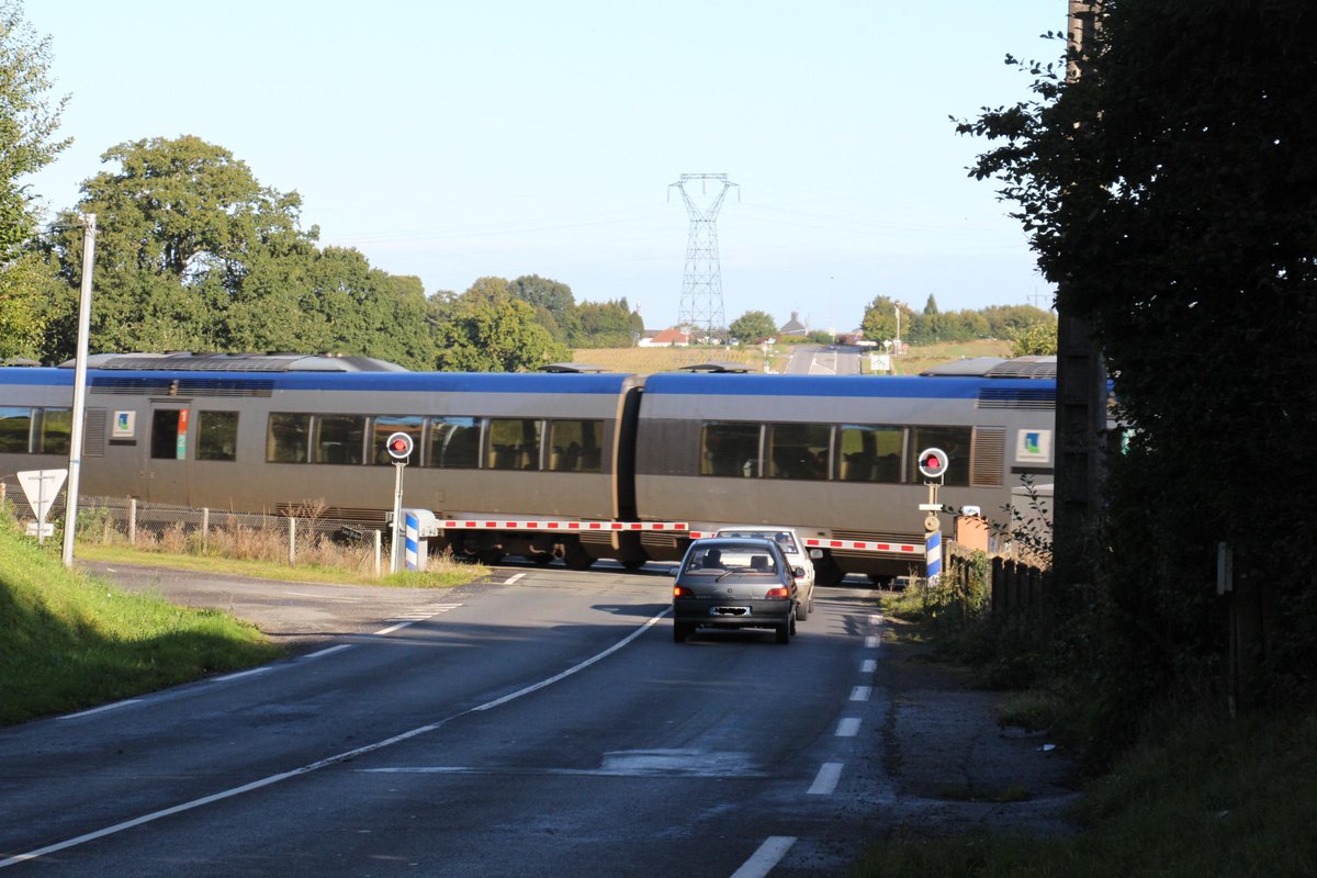 OrneCombattante's tweet photo. La suppression d'un #passage à niveau à #Messei pourrait coûter 8 millions d'euros
http://t.co/xz4rWfkF6I
#Orne http://t.co/LghgUtfSjy
