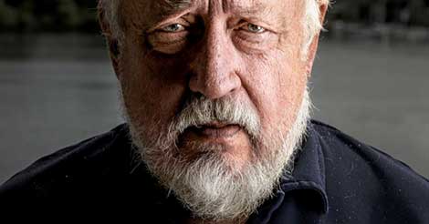 dagensnyheter's tweet photo. Stor intervju med Leif GW Persson – ”problemet med klassresan är att man aldrig kommer fram” http://t.co/ZQw6ZXHAmu http://t.co/ChHjnpM2zB