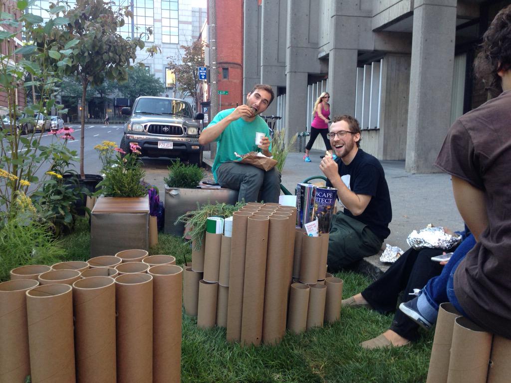 BACsasla's tweet photo. #ASLAPD #BACSASLA #Permaloc #EXtrasCreativeReUse #Boston #BACKBAY #PARKINGDAY http://t.co/d4idPzC9dI