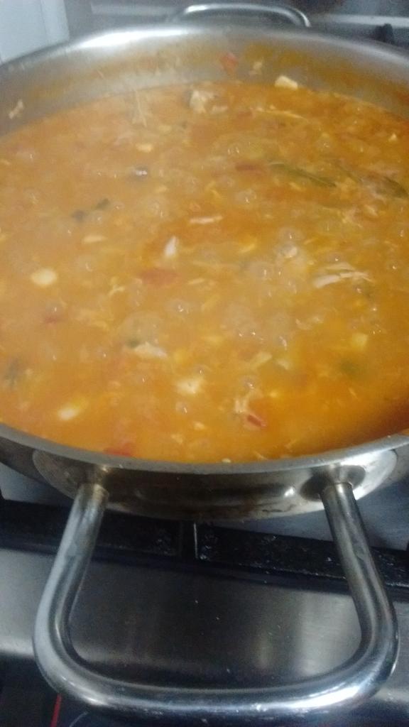 Eltirabeque's tweet photo. En 10 min tenemos el  arroz batallón del #Viernes  listo para disfrutar #tapas #Nervion #TDSGastro #Sevillahoy http://t.co/YqcxOzhEdk