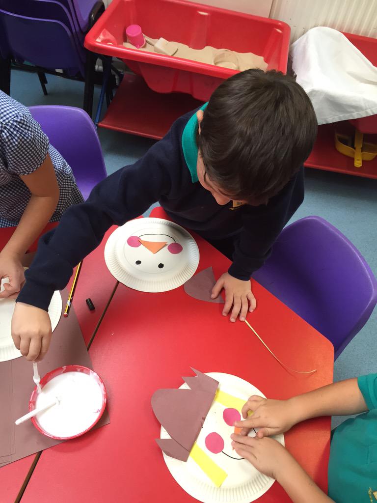 GwenfoCWPrimary's tweet photo. #spreadthehappiness #scarecrowplates #FoundationPhaseFriday http://t.co/cdcJwbCCcZ