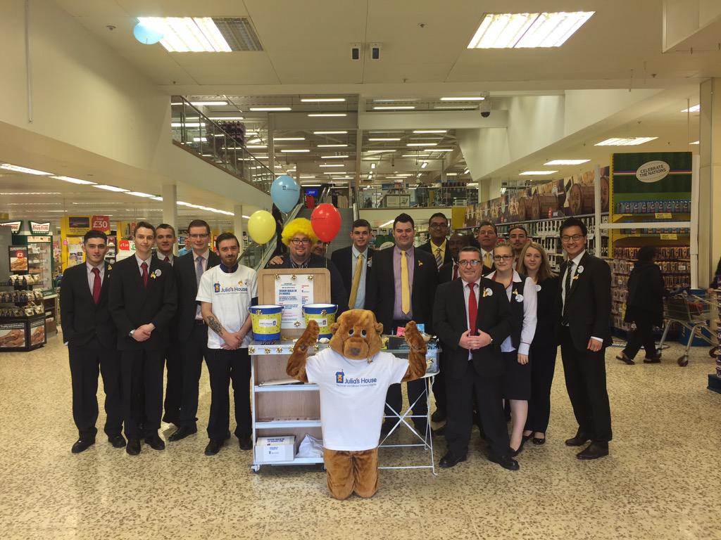 pjl4591's tweet photo. @justinpkline @Julias_House @jlingard1989  @zameerali4 @irishmoonth doing our bit to support from #sunbury3220 http://t.co/uLSlAOhWD2