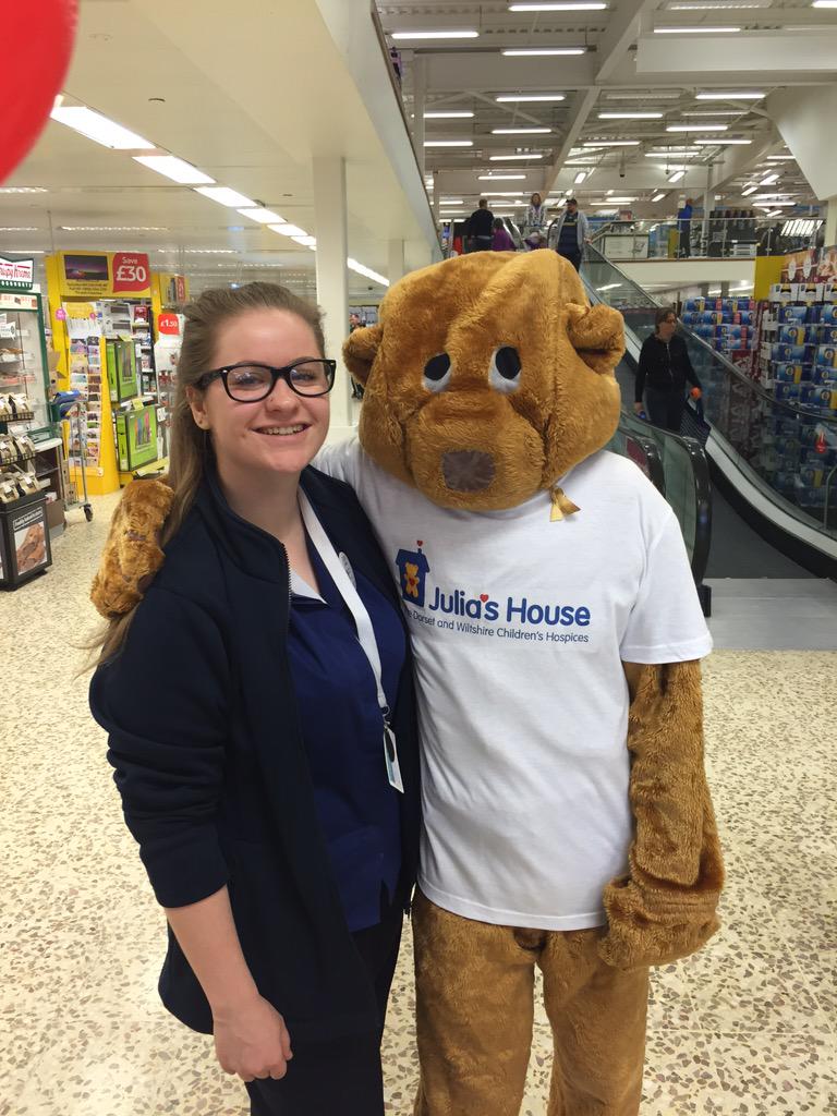 pjl4591's tweet photo. @justinpkline @Julias_House @jlingard1989  @zameerali4 @irishmoonth doing our bit to support from #sunbury3220 http://t.co/uLSlAOhWD2