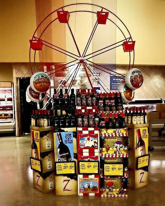 BevDynamics's tweet image. This #MichaelDavidWinery display features a working Ferris Wheel. Cool! Tweet us your #DynamicDisplay for retweets.
