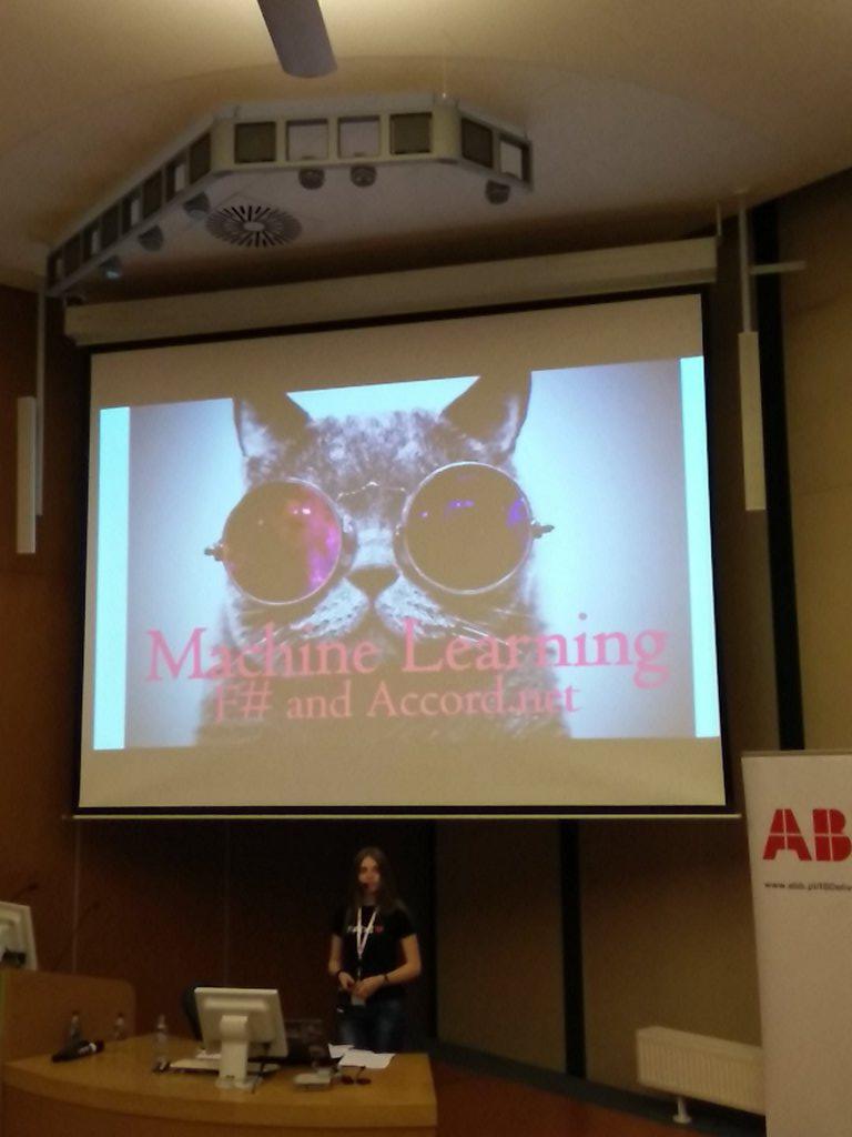 frotaelsubos's tweet image. Machine learning is the new cool cat at #abbdevday with @lenadroid