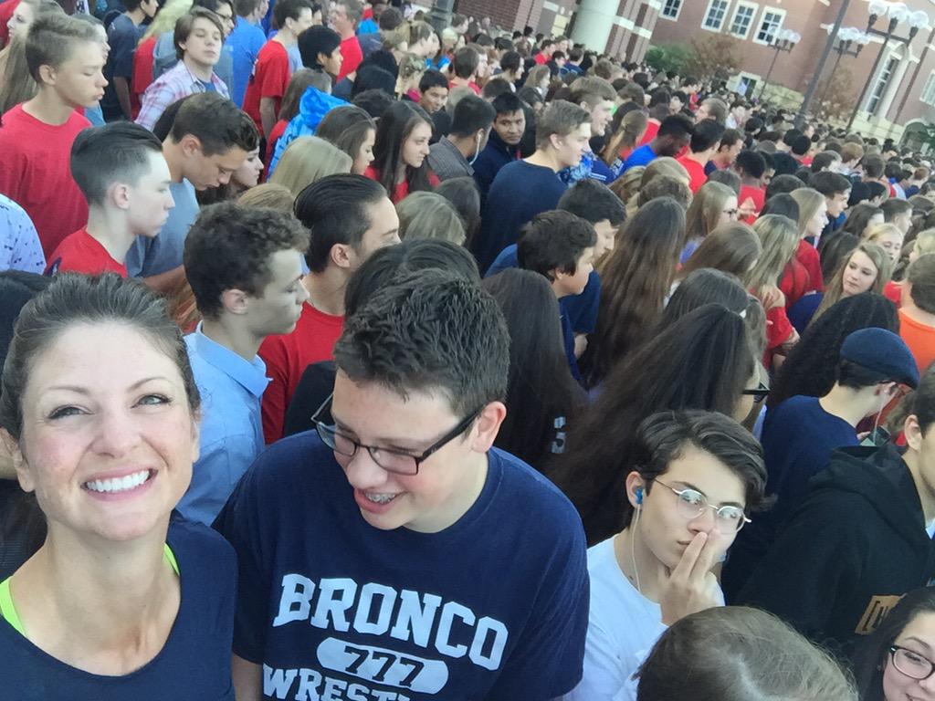 cathycwells's tweet photo. Working on our school wide pic! #mcboyd #hoco #wedoitbigintexas #gobigorgohome http://t.co/Xl9JIltm5L