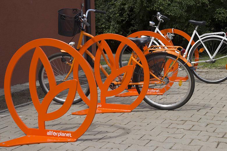 Trojmiasto_pl's tweet photo. W @gdansk będą nowe stojaki rowerowe:) To efekt akcji #KrecKilometry w której rowerzyści przejechali blisko 50 tys km http://t.co/O60nG2i7Vx
