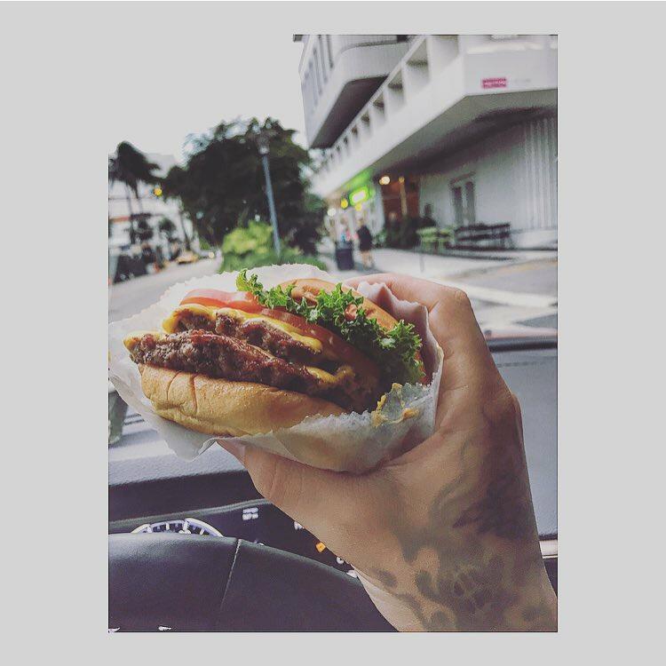 SwaggMen00's tweet photo. DOUX JΓSUS #swagg #swag #swaggmen #swagmen #theswaggmentv #miami #food http://t.co/fbRUY5ganI