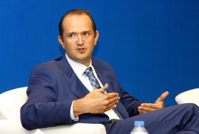sigortamedya's tweet photo. Gökhan Karasu: Yeni bir ürüne ihtiyaç varsa rafta bırakmayız http://t.co/urAp5Z3F44 http://t.co/GDf1xh6mzg