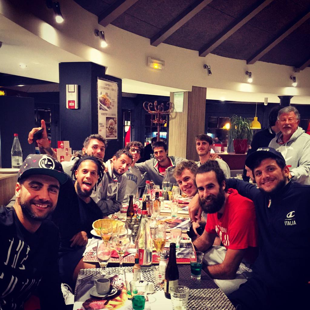 Ale_23_94's tweet photo. Che #italbasket,che gruppo!!!grazie ragazzi 👏👏👏
Ci vediamo la prossima estate pronti a tifare come a Berlino #checani http://t.co/6wRrAXYFlX