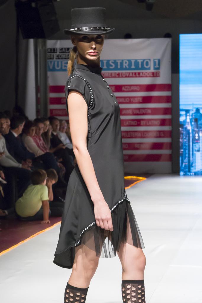moni_gallardoes's tweet photo. Momentos con #chispa en el desfile de la #GaladeComercio #Valladolid ✨✨✨http://t.co/aX6GVJGvws Fotos: @Zyllan http://t.co/7HJzgpzIEA