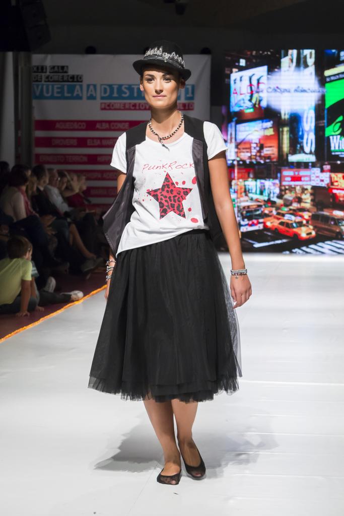moni_gallardoes's tweet photo. Momentos con #chispa en el desfile de la #GaladeComercio #Valladolid ✨✨✨http://t.co/aX6GVJGvws Fotos: @Zyllan http://t.co/7HJzgpzIEA