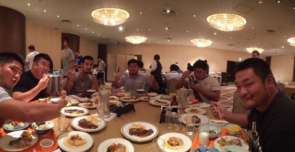 KraskaNicolas's tweet photo. Repas veille de match #autop #steackfrites #ToshibaBraveLupus 👌👌 http://t.co/GvLcT24xa8