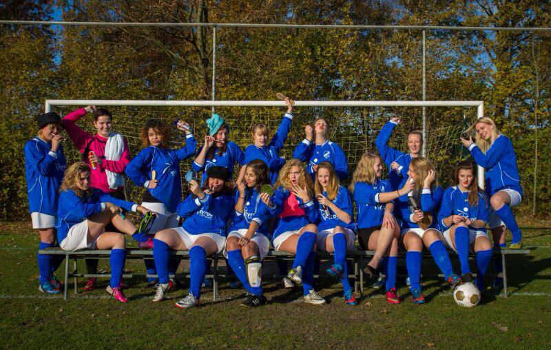 RubyShanice's tweet photo. Het blijven dames.. #AquariusKrat  #OnsTeam #DamesVoetbal @AquariusNED http://t.co/HmZ571OBB8